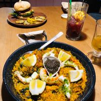 Paella and burger, vegan 100% at Bubita Bar in Barcelona