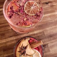 Cleopatra y Jessica at Bubita Bar in Barcelona