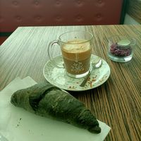 Brioche al carbone vegetale e cappuccino di soia at Veganda in Padua