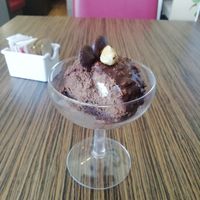 Mousse al cioccolato e nocciole at Veganda in Padua