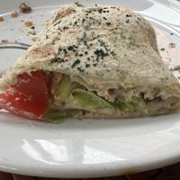 Come al solito ci ricordiamo prima di scofanarci sto ben di Dio e solo dopo di fare le foto. Piada con "tonno"  at Veganda in Padua