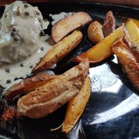 Filetto di seitan al pepe verde con patate al forno at Veganda in Padua