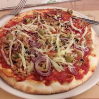 Pizza mareveg, cipolle e olive at Veganda in Padua