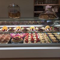 vetrina dolci at Veganda in Padua