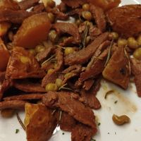 Straccetti di soia con piselli e patate at Veganda in Padua