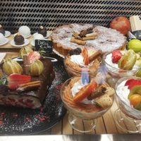 Vetrina di dolci at Veganda in Padua