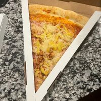 treehugger pizza at Lazy Moon Pizza in Orlando