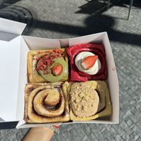 מאצ׳ה (נחמד) קלאסי (מעולה) רד ולווט (מעולה) בואנו(נחמד)  at Cinnamood in Prague