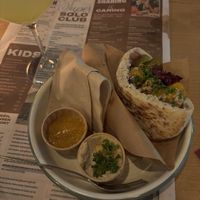 Benny’s halve falafel pita  at Foodhall MOUT in Noord-holland