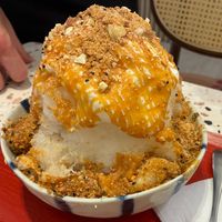 Caramelized nuts & hot mochi shaved ice at 善菓 Own Life in Taipei City