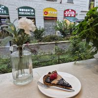 Vegan pie at O:OPS CAFE’ in Lombardia