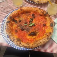 Marinara pizza with olives at Papà Raffaele in Hauts-de-france