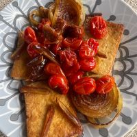 Tofu with onion , confit cherry tomatoes and dates at Private Chef - Emotional Vegan Food in Lanzarote