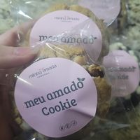 cookie de pistache com chocolate branco e de gotas de chocolate at Minha Amada Confeitaria in Sorocaba