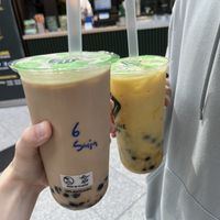 Classic with soy milk and mango with oatmilk  at Tea one in Rheinland-pfalz