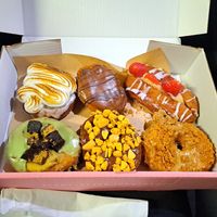 July 2025 specials - top row lemon meringue, Boston creme, strawberry vanilla
Bottom row mango pistachio, honeycomb, biscoff at Considerit in Edinburgh