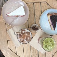 Vegan cheesecake, vegan raspberry cloud cake  at Café Matschka in Sachsen