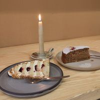 Immer drei vegane Torten zur Auswahl in Spitzenqualität...so lecker at Sööt un Soltig in Lueneburg