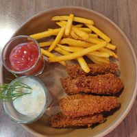Chicken wings with fries at Mello in Bangkok