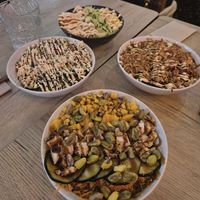 The bowls on the left side are completely vegan.  at Pokemania in Mallorca