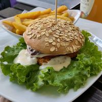 Chikn burger and chips at Bunte Burger Cologne in Cologne