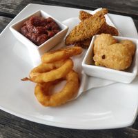 American Tapas with BBQ dip at Bunte Burger Cologne in Cologne