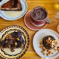 Les 3 desserts de gauche sont vegan at Madame Monsieur Bonjour in Morlaix