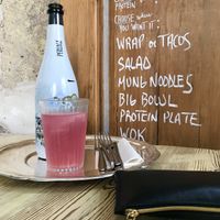 Limonada de cortesía y agua filtrada at Zoe Food in Gran Canaria