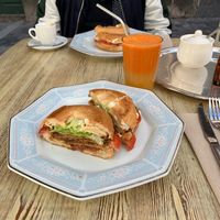 Vegan bagel with tempeh and a fresh juice at Zoe Food in Gran Canaria