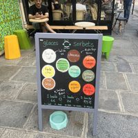 Vegan flavor options clearly labeled   at Isotope in île-de-france