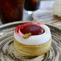 Raspberry/Pistachio at Les Artizans Coffee and Flower in Paris