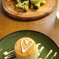 Sauted broccoli with garlic and chili, cauliflower flan with vegan hollandaise sauce. at Vegitalian in Salzburg