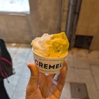 Mango y limón at Cremela Helados y Chocolates in Llanes