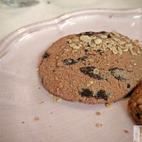 Cookies at Chat-Rivari Café in Paris