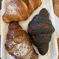 cornetti: arancia e zenzero, carbone e frutti di bosco, fichi  at Gianna Bakery in Sicilia