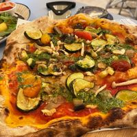 La Pizza Gioia Verde veganizada, muy sabrosa at Vezzo in Oviedo