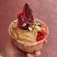 acai and dragon fruit mix  at Açaí Monkey - 아사이몽키 in Seoul