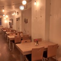 Room with art at Anne‘s in Munich