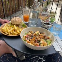 Very good quality burger and fresh and delicious salad. at Onesta Cuisine in Chamonix-mont-blanc