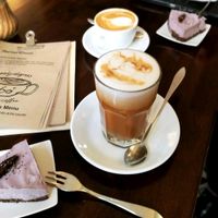 yummi coffee and vegan raw cakes at Sixty Degrees in Berlin