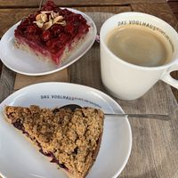 Johannisbeertorte und Himbeertörtchen mit großem Café Crema at Das Voglhaus in Konstanz