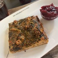 Spinat-„Feta“-Quiche und Zwiebel Chutney 🧅  at Das Voglhaus in Konstanz