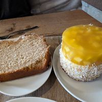 Zitronenkuchen und Mangotörtchen at Das Voglhaus in Konstanz