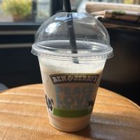 Milkshake vegan Ben&Jerry's (Bohemian Raspberry) + oat milk 6,50€  at De Remise - Lunch en Koffie in Dordrecht in Zuid-holland