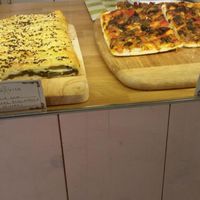 Vegan pizza at CamBio Vita in Rome