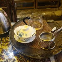 Tea set at Pusu Teahouse - 普素茶房 in Xian