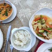 Stir fried and yellow curry at Si Siam in Guadiaro