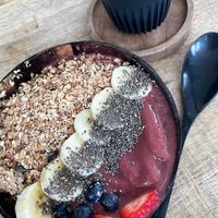 Açai bowl and an oat cortardo  at Plant Shack in Albir