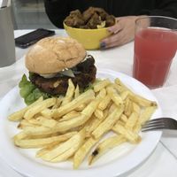 Hamburguesa con papas. Mi compañera: papás y nuggets at Konu Bar in Buenos Aires
