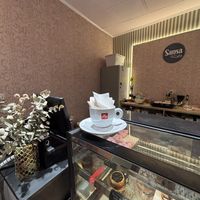 El sitio es pequeño, pero súper bonito y con muchas opcioness  at Sansa Café in Sevilla